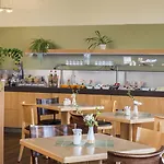 Ibis Hotel 2*