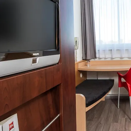 Ibis Hotel 2*